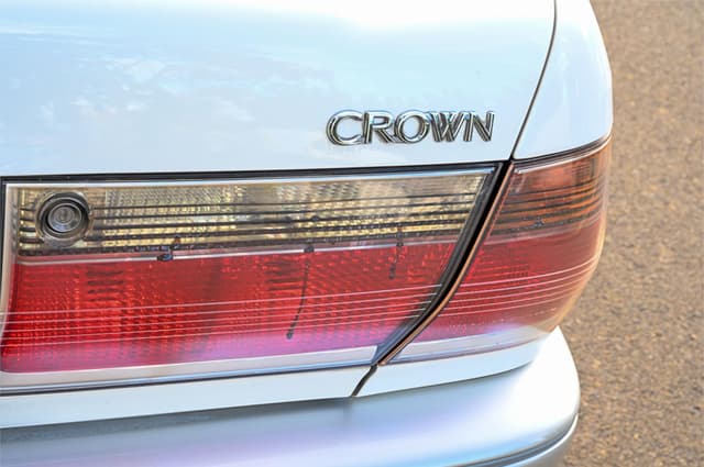1999 Toyota Crown JDM car for sale — photo 9 of 21