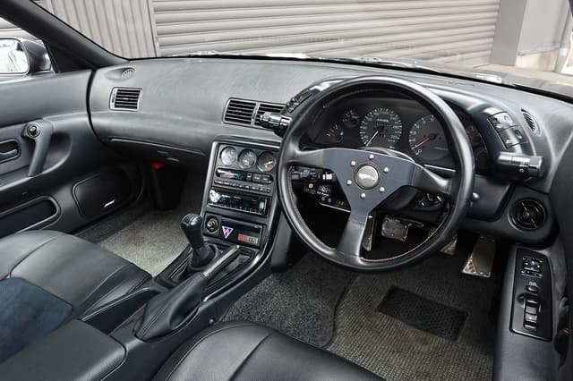 1990 Nissan Skyline JDM car for sale — photo 6 of 25