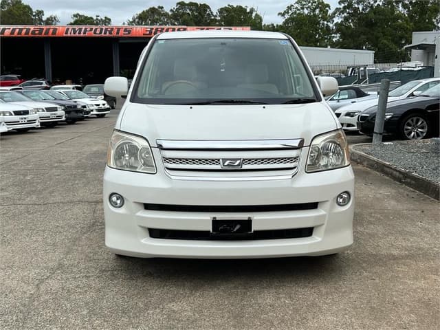 2004 Toyota Noah JDM car for sale — photo 2 of 18
