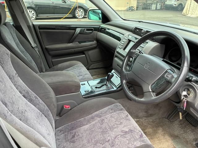 2001 Toyota Crown JDM car for sale — photo 8 of 12