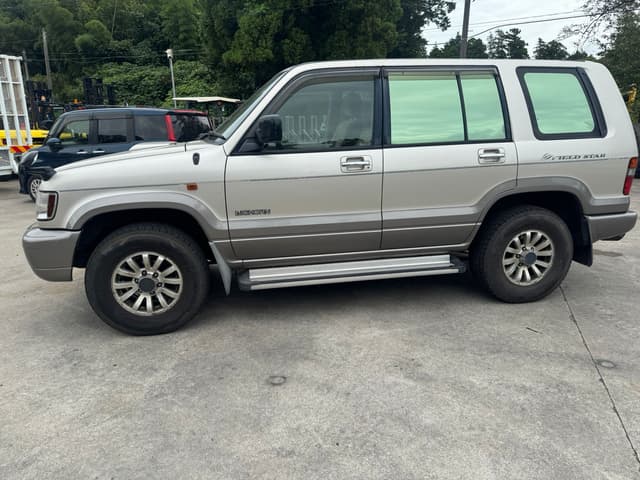 2001 Isuzu Bighorn JDM car for sale — photo 4 of 19