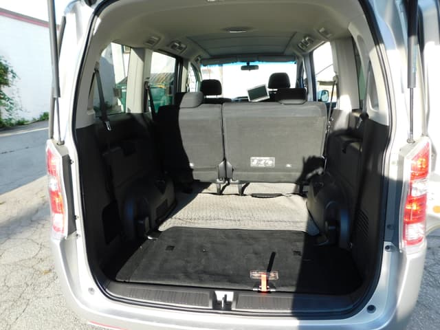2011 Honda Stepwagon JDM car for sale — photo 5 of 8