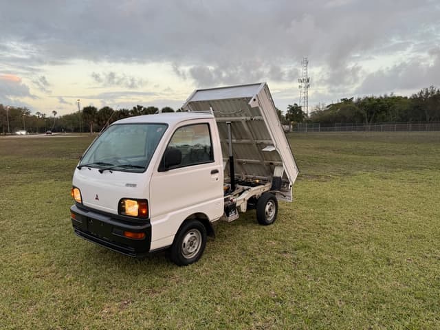 1998 Mitsubishi Minicab JDM car for sale — photo 10 of 25