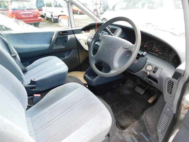 1997 Toyota Estima JDM car for sale — photo 4 of 8