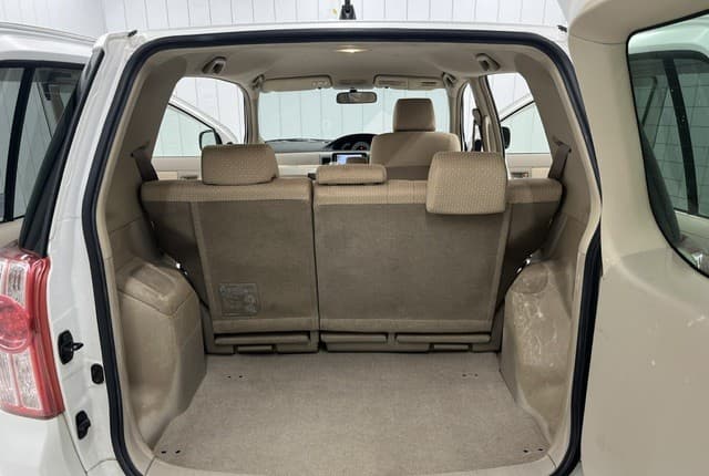 2007 Toyota Raum JDM car for sale — photo 18 of 25