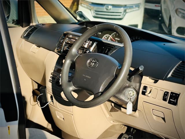 2005 Toyota Voxy JDM car for sale — photo 19 of 25