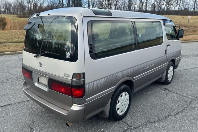 1996 Toyota HiAce JDM car for sale — photo 4 of 11