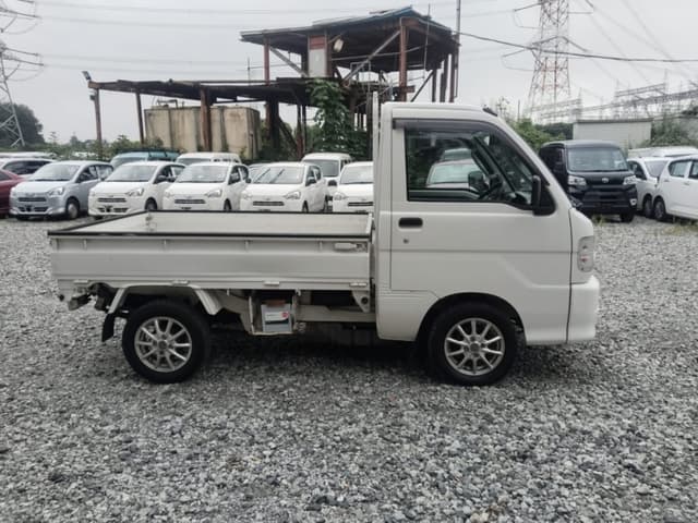 2002 Daihatsu Hijet JDM car for sale — photo 3 of 22