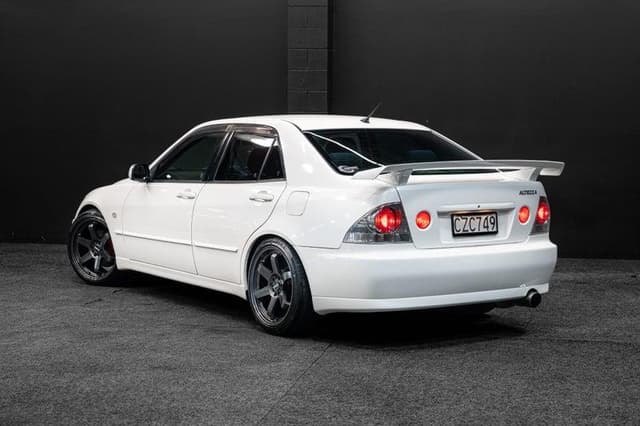 2001 Toyota Altezza JDM car for sale — photo 4 of 19