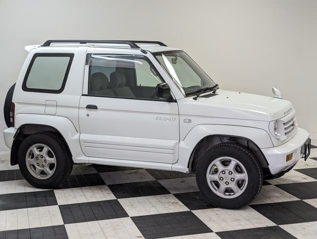 1996 Mitsubishi Pajero JDM car for sale — photo 3 of 24