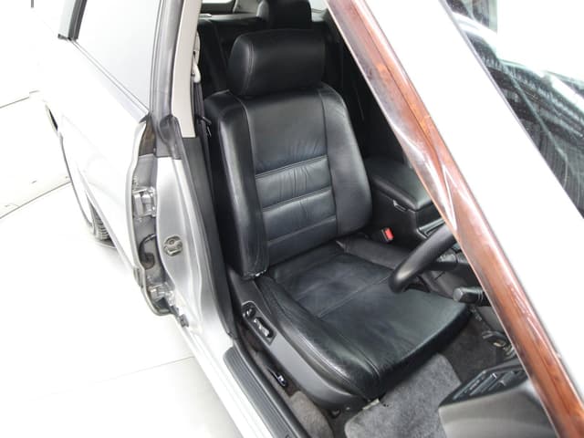 1997 Nissan Stagea JDM car for sale — photo 16 of 25
