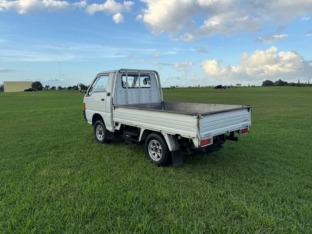 1994 Mitsubishi Delica JDM car for sale — photo 4 of 25