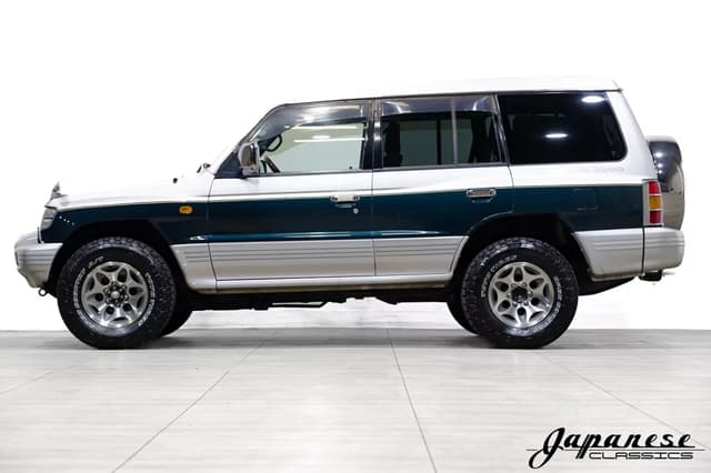 1998 Mitsubishi Pajero JDM car for sale — photo 4 of 25