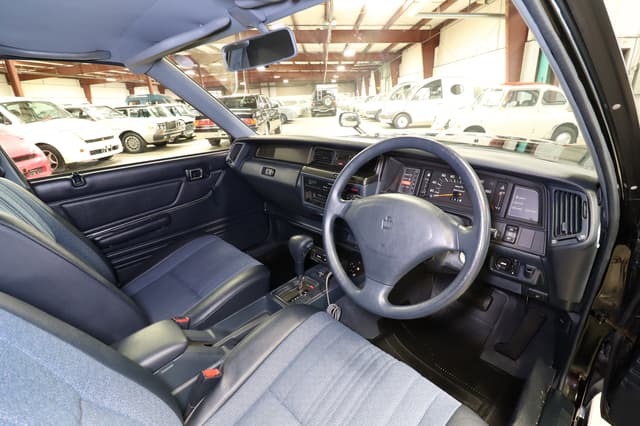 1995 Toyota Crown JDM car for sale — photo 9 of 25
