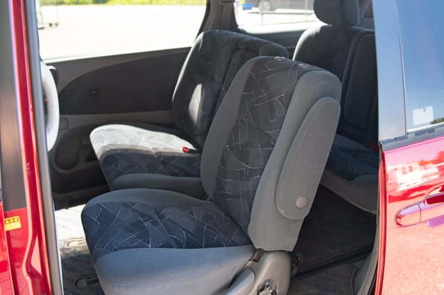 2000 Toyota Estima JDM car for sale — photo 10 of 14