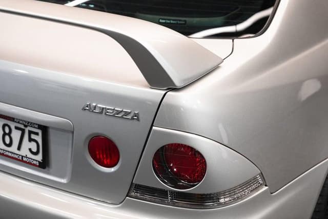 2001 Toyota Altezza JDM car for sale — photo 10 of 16