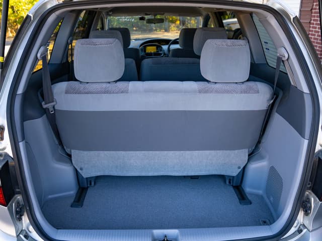 2001 Toyota Estima JDM car for sale — photo 15 of 17