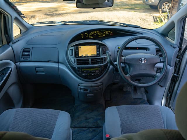 2001 Toyota Estima JDM car for sale — photo 11 of 17