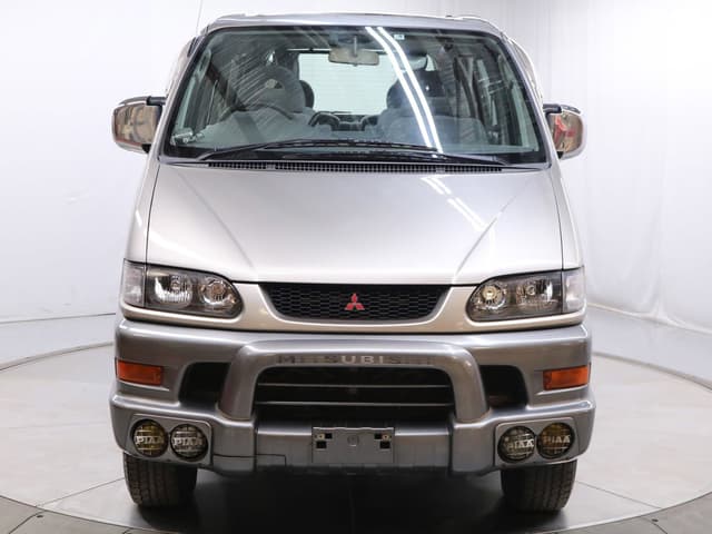 1997 Mitsubishi Delica JDM car for sale — photo 3 of 25