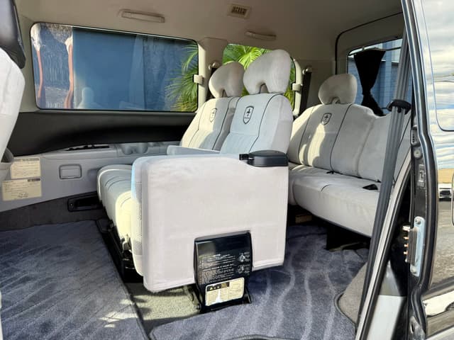 2000 Mitsubishi Delica JDM car for sale — photo 17 of 19