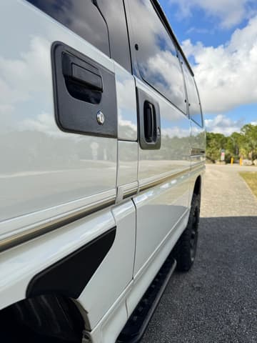 1994 Mitsubishi Delica JDM car for sale — photo 9 of 25