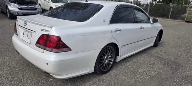 2005 Toyota Crown JDM car for sale — photo 4 of 12
