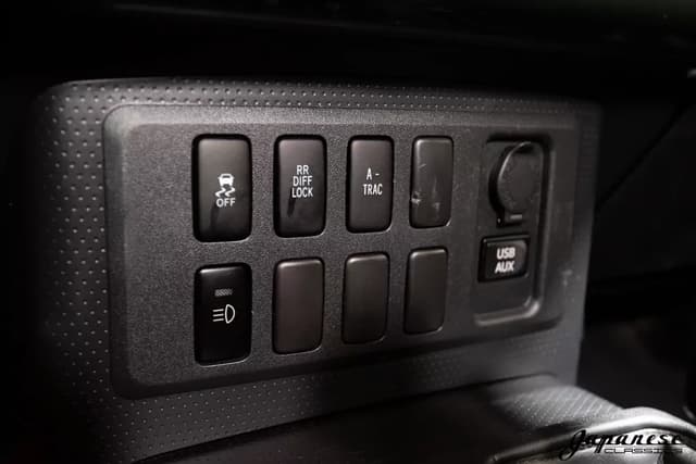 2011 Toyota Fj Cruiser JDM car for sale — photo 15 of 25