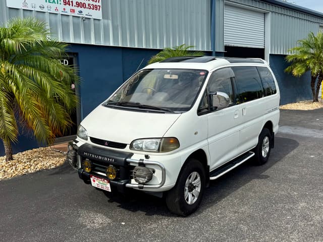 1995 Mitsubishi Delica JDM car for sale — photo 2 of 21