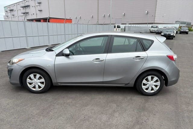 2010 Mazda Axela JDM car for sale — photo 2 of 25