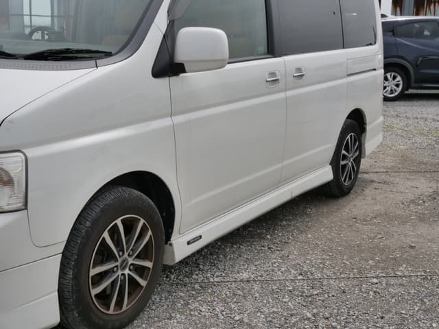 2001 Honda Stepwagon JDM car for sale — photo 9 of 25
