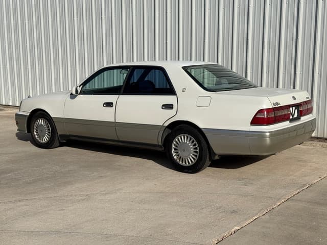 1996 Toyota Crown JDM car for sale — photo 4 of 21