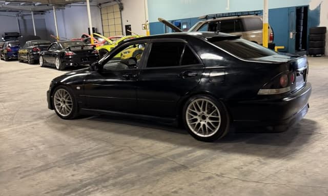 2000 Toyota Altezza JDM car for sale — photo 16 of 25