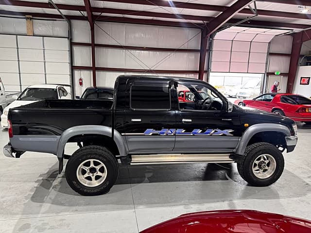 2000 Toyota Hilux JDM car for sale — photo 7 of 22