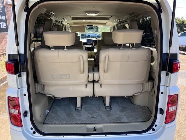 2006 Nissan Elgrand JDM car for sale — photo 15 of 16