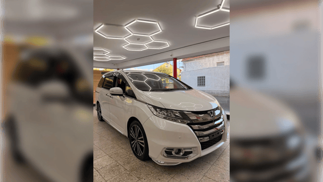2015 Honda Odyssey JDM car for sale — photo 4 of 14