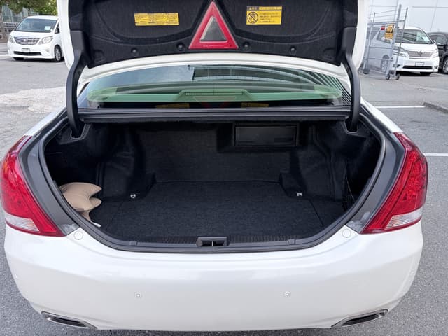 2009 Toyota Majesta JDM car for sale — photo 18 of 19