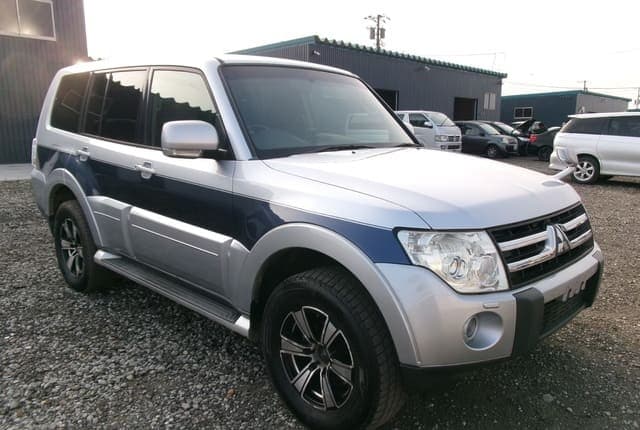 2008 Mitsubishi Pajero JDM car for sale — photo 7 of 25