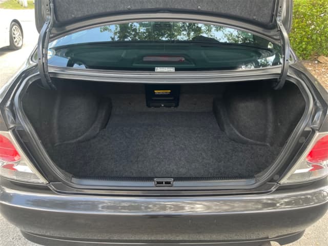 1999 Toyota Altezza JDM car for sale — photo 16 of 17