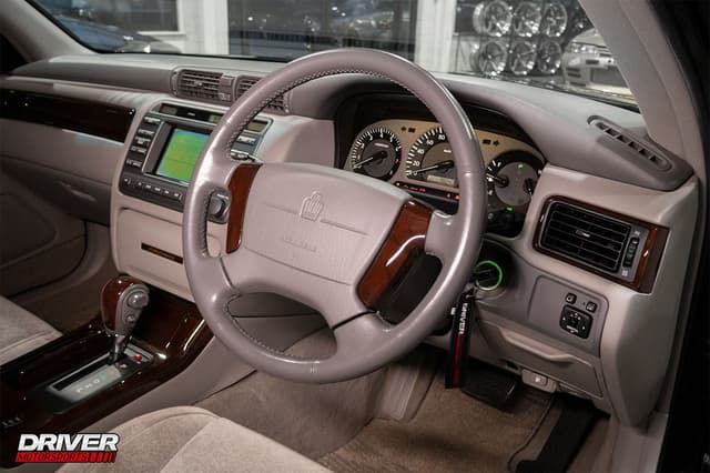 1999 Toyota Crown JDM car for sale — photo 13 of 25