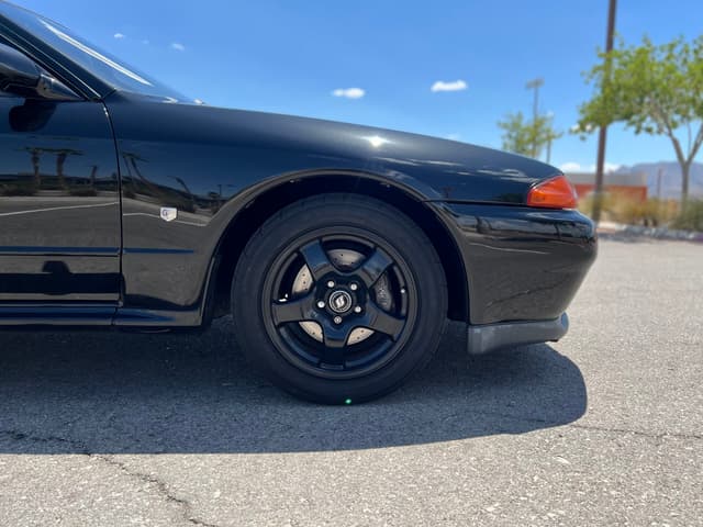 1992 Nissan Skyline JDM car for sale — photo 4 of 24