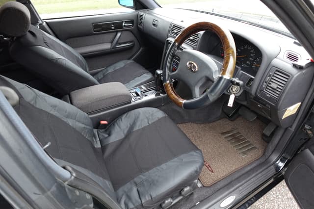 1992 Nissan Gloria JDM car for sale — photo 18 of 20