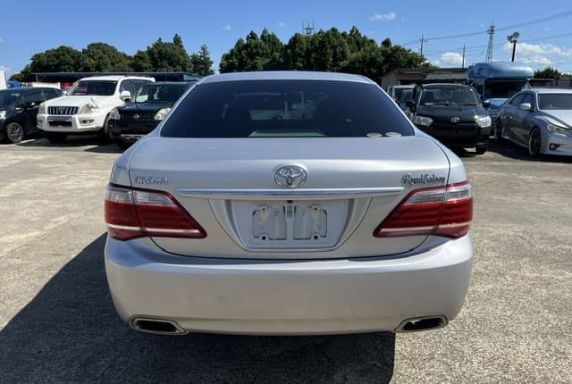 2010 Toyota Crown JDM car for sale — photo 7 of 25