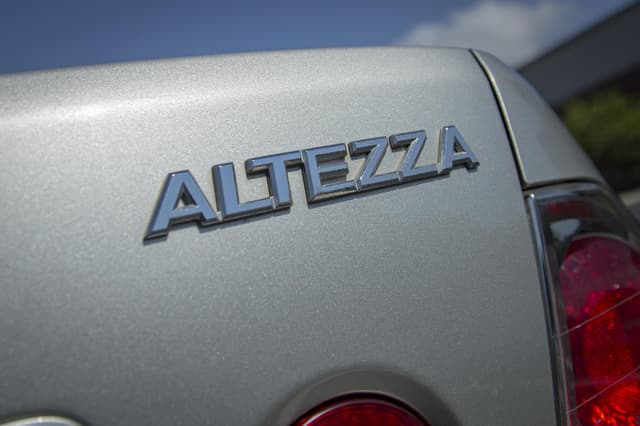 1999 Toyota Altezza JDM car for sale — photo 10 of 23