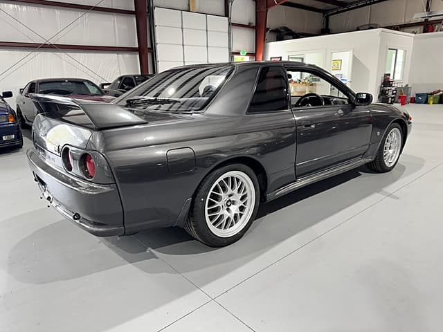 1993 Nissan Skyline JDM car for sale — photo 5 of 25