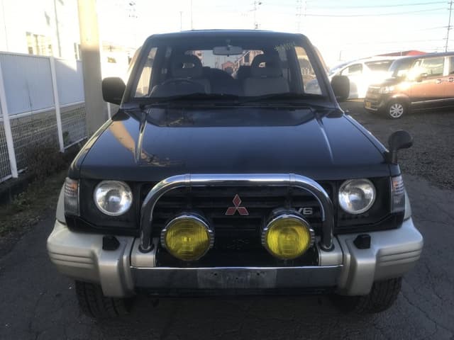 1993 Mitsubishi Pajero JDM car for sale — photo 2 of 5