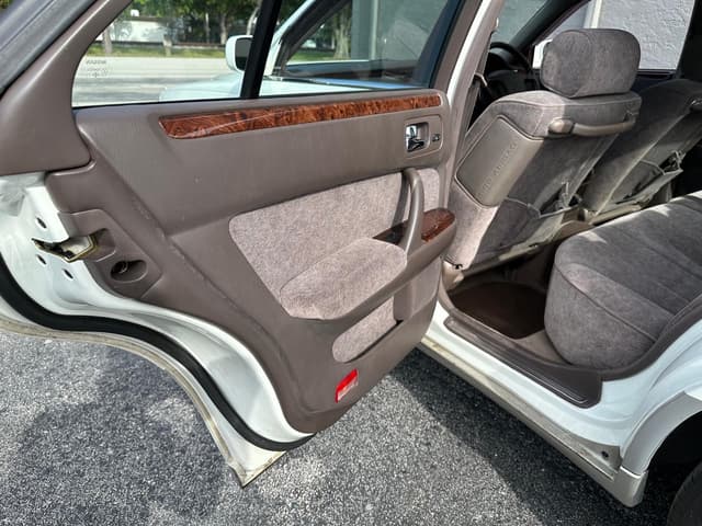 1996 Nissan Cima JDM car for sale — photo 6 of 25