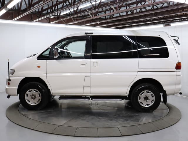 1998 Mitsubishi Delica JDM car for sale — photo 3 of 25