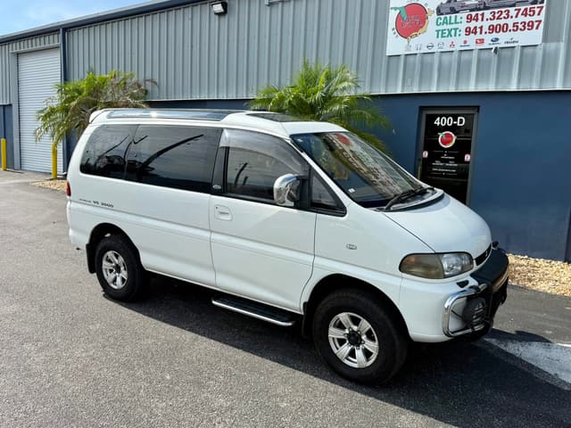 1995 Mitsubishi Delica JDM car for sale — photo 12 of 21