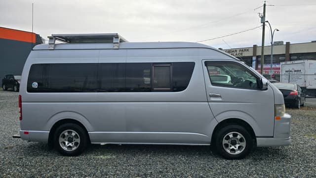 2007 Toyota HiAce JDM car for sale — photo 4 of 21