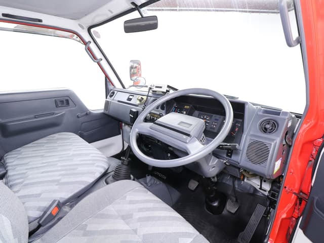 1992 Toyota HiAce JDM car for sale — photo 9 of 25
